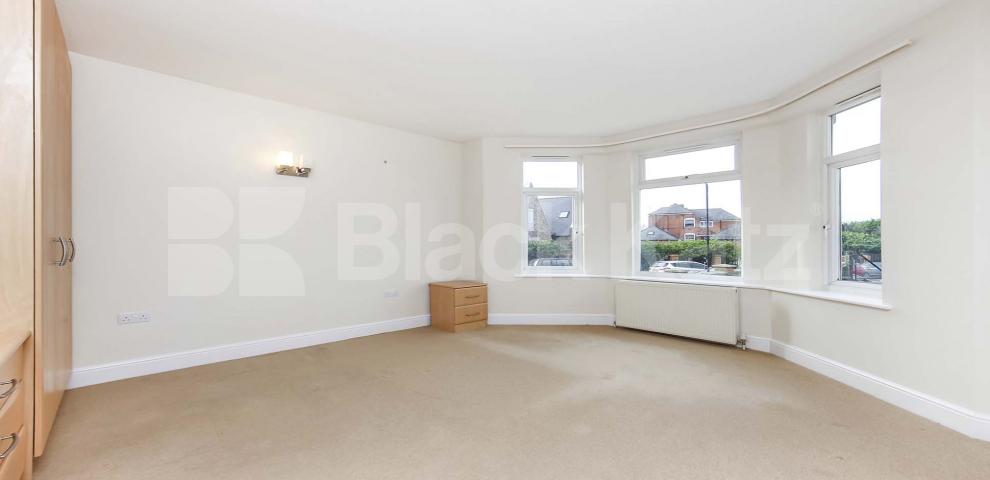 			NEW INSTRUCTION , 3 Bedroom, 1 bath, 1 reception Apartment			 Farnan Road  , Streatham